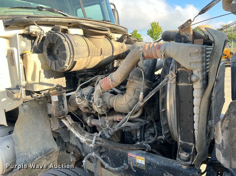 image for item NA9176 2007 Mack CHN613  semi truck