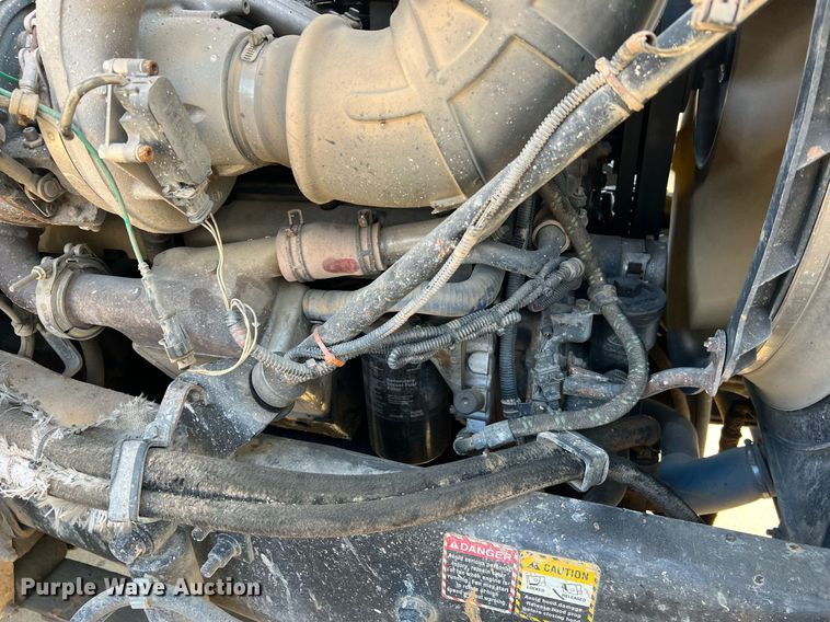 image for item NA9176 2007 Mack CHN613  semi truck