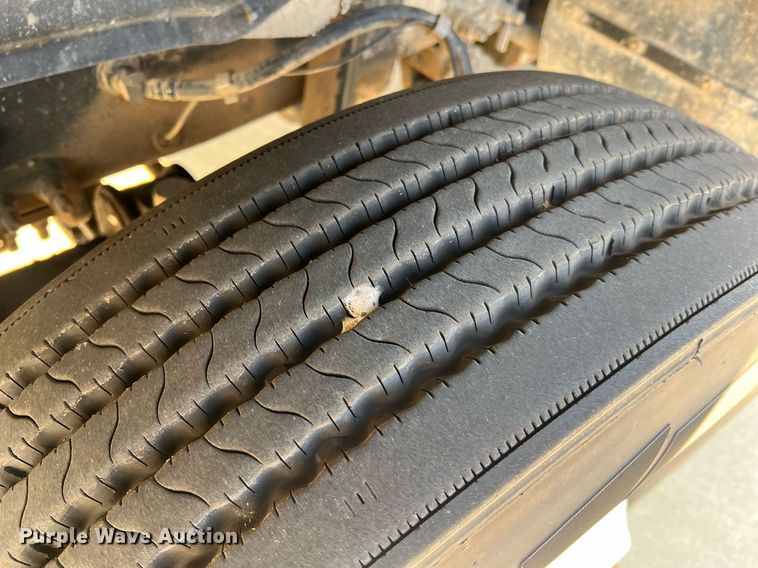 image for item NA9176 2007 Mack CHN613  semi truck