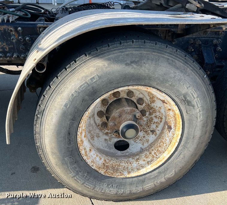 image for item NA9176 2007 Mack CHN613  semi truck