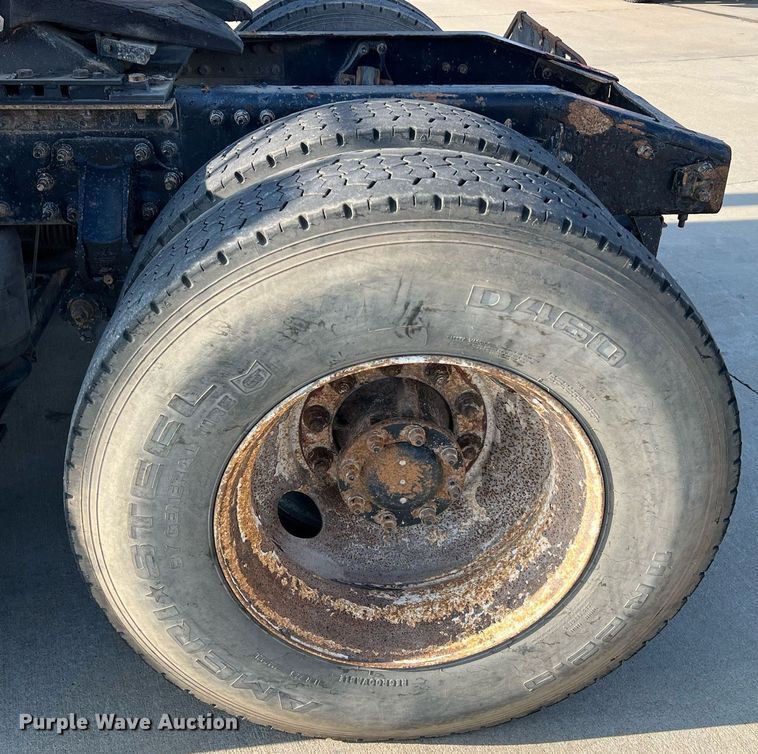 image for item NA9176 2007 Mack CHN613  semi truck