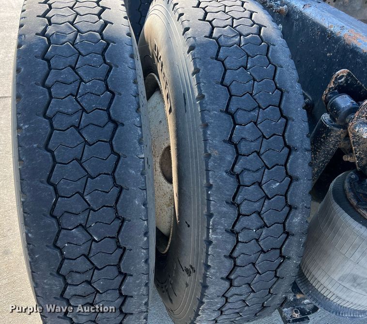 image for item NA9176 2007 Mack CHN613  semi truck