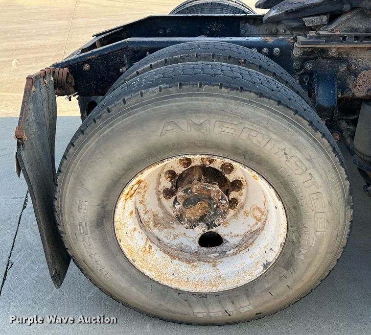 image for item NA9176 2007 Mack CHN613  semi truck