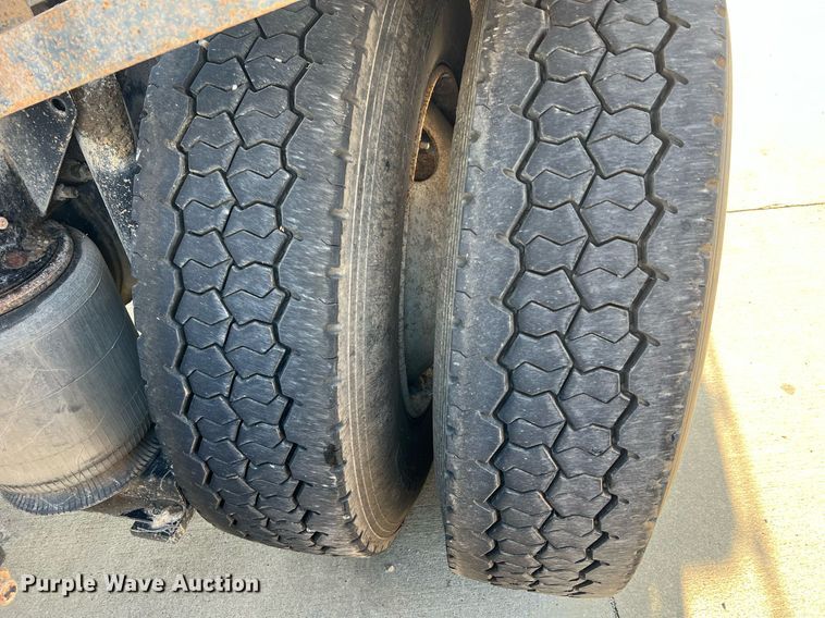 image for item NA9176 2007 Mack CHN613  semi truck