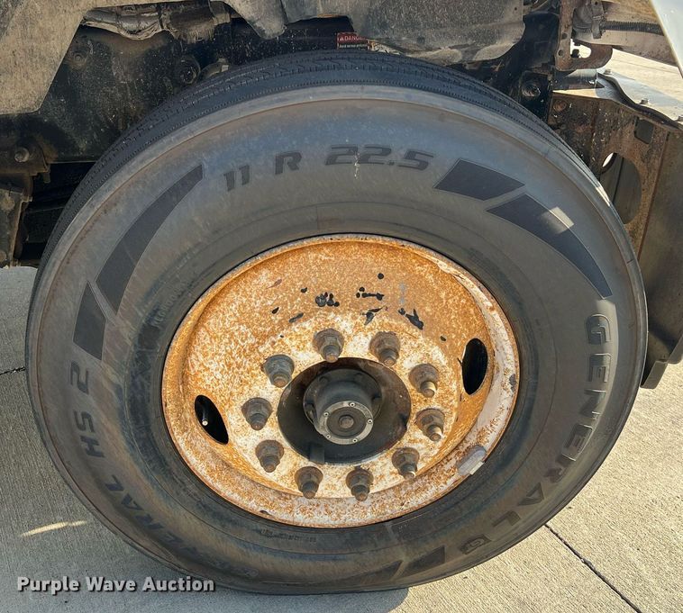 image for item NA9176 2007 Mack CHN613  semi truck