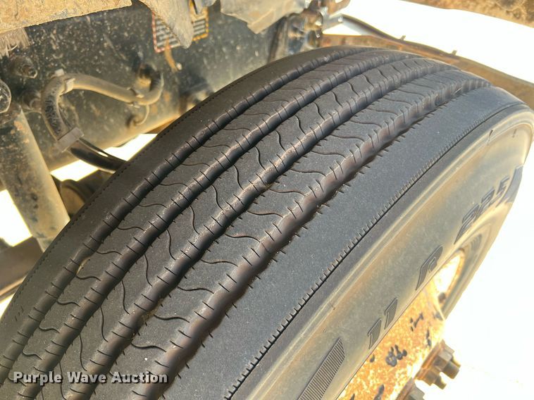 image for item NA9176 2007 Mack CHN613  semi truck