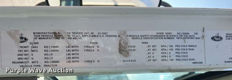 image for item NA9176 2007 Mack CHN613  semi truck