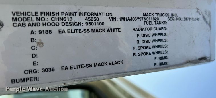 image for item NA9176 2007 Mack CHN613  semi truck