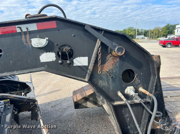 image for item NA9183 1998 Dynaweld  lowboy equipment trailer
