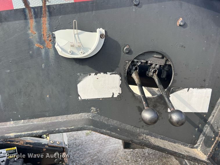 image for item NA9183 1998 Dynaweld  lowboy equipment trailer