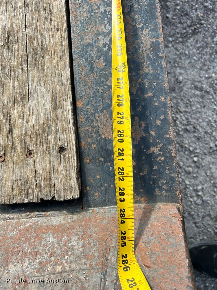 image for item NA9183 1998 Dynaweld  lowboy equipment trailer