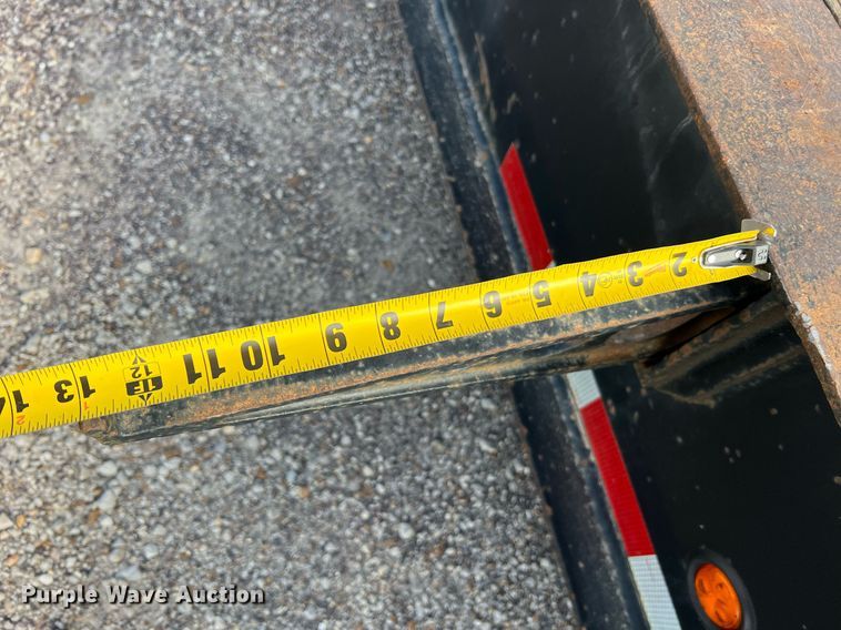 image for item NA9183 1998 Dynaweld  lowboy equipment trailer