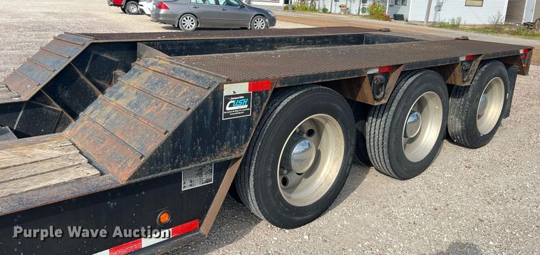 image for item NA9183 1998 Dynaweld  lowboy equipment trailer
