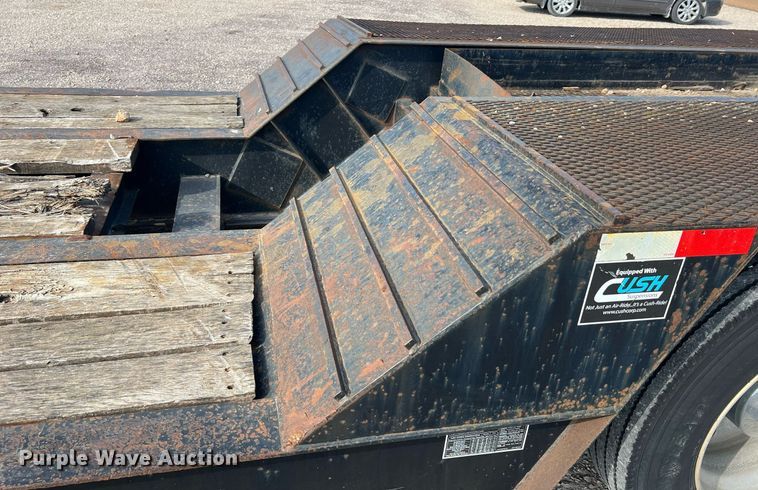 image for item NA9183 1998 Dynaweld  lowboy equipment trailer