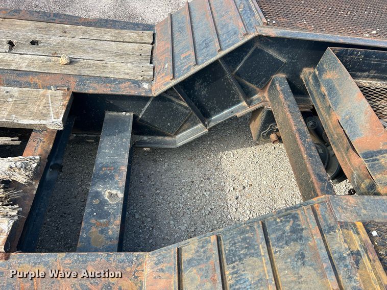 image for item NA9183 1998 Dynaweld  lowboy equipment trailer