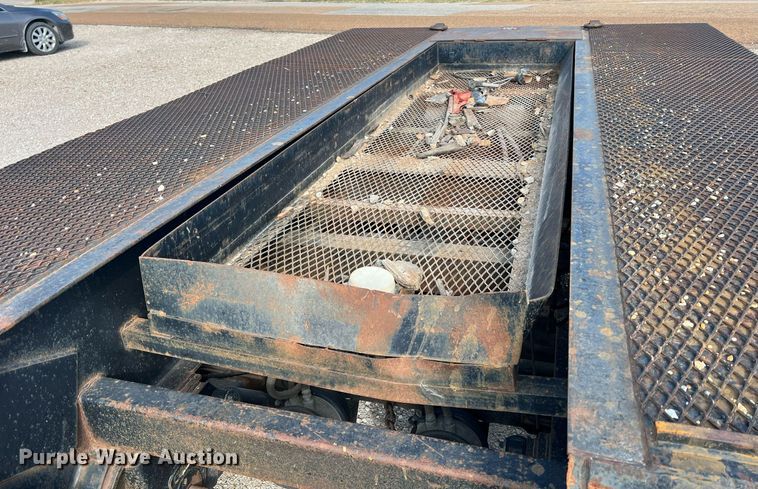 image for item NA9183 1998 Dynaweld  lowboy equipment trailer