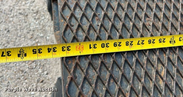 image for item NA9183 1998 Dynaweld  lowboy equipment trailer