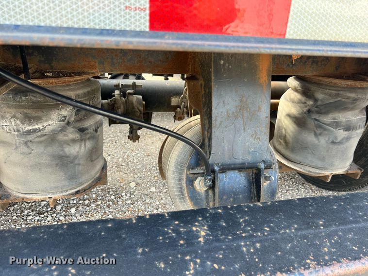 image for item NA9183 1998 Dynaweld  lowboy equipment trailer