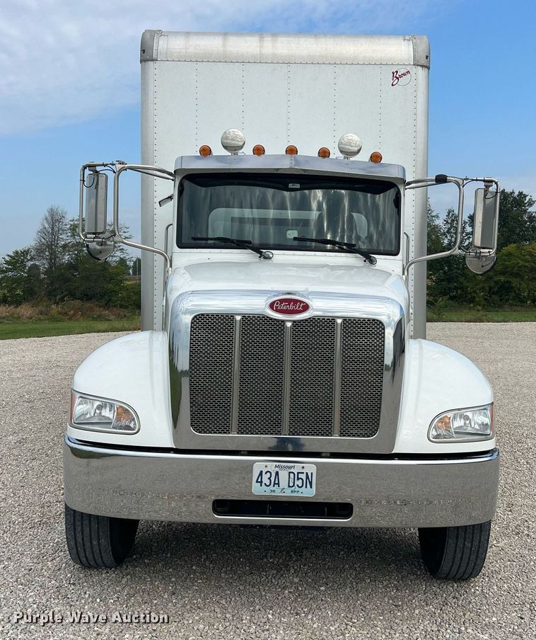 image for item NA9206 2019 Peterbilt 337 chassis lift truck