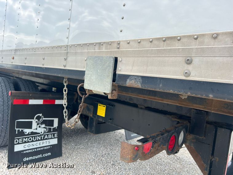 image for item NA9206 2019 Peterbilt 337 chassis lift truck