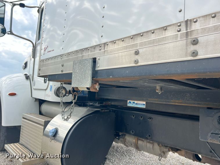 image for item NA9206 2019 Peterbilt 337 chassis lift truck