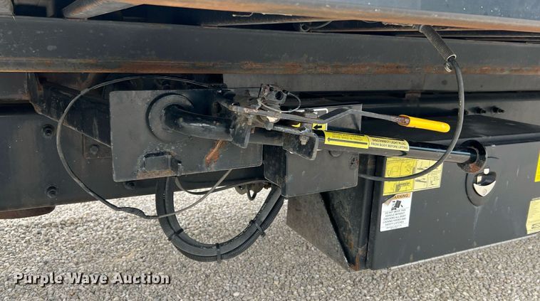 image for item NA9206 2019 Peterbilt 337 chassis lift truck