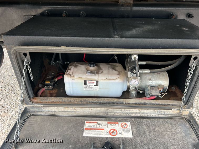 image for item NA9206 2019 Peterbilt 337 chassis lift truck