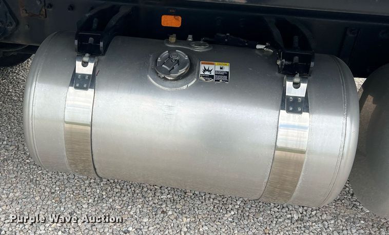 image for item NA9206 2019 Peterbilt 337 chassis lift truck