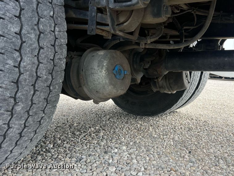 image for item NA9206 2019 Peterbilt 337 chassis lift truck