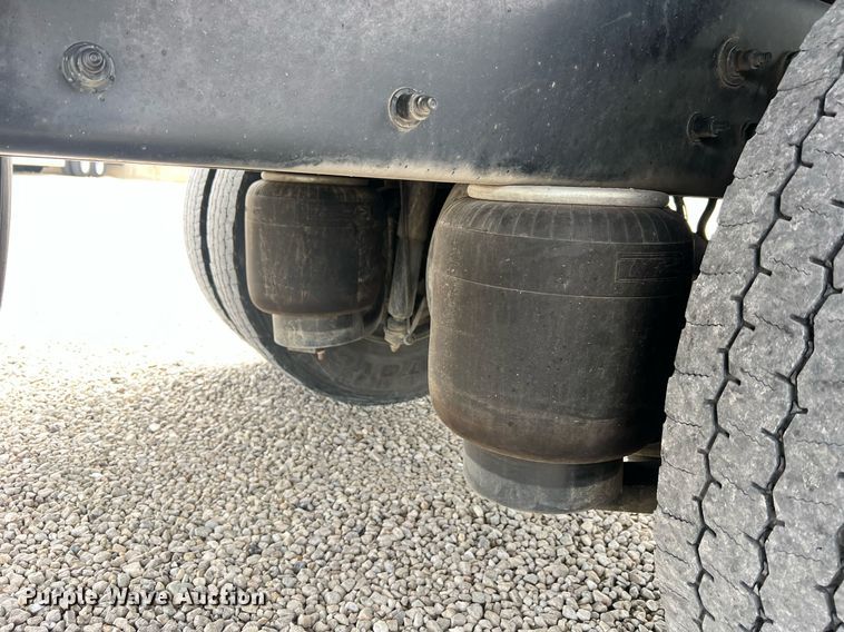 image for item NA9206 2019 Peterbilt 337 chassis lift truck