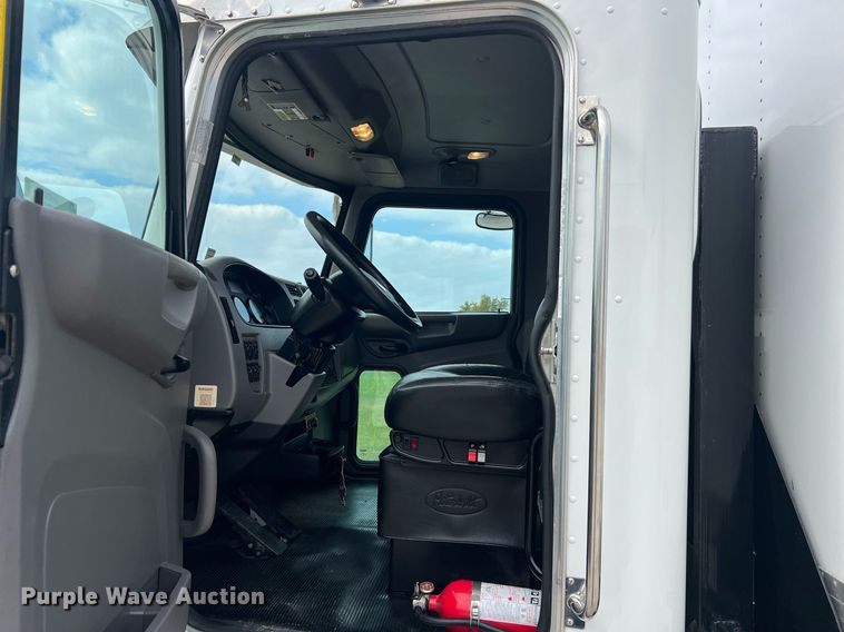 image for item NA9206 2019 Peterbilt 337 chassis lift truck