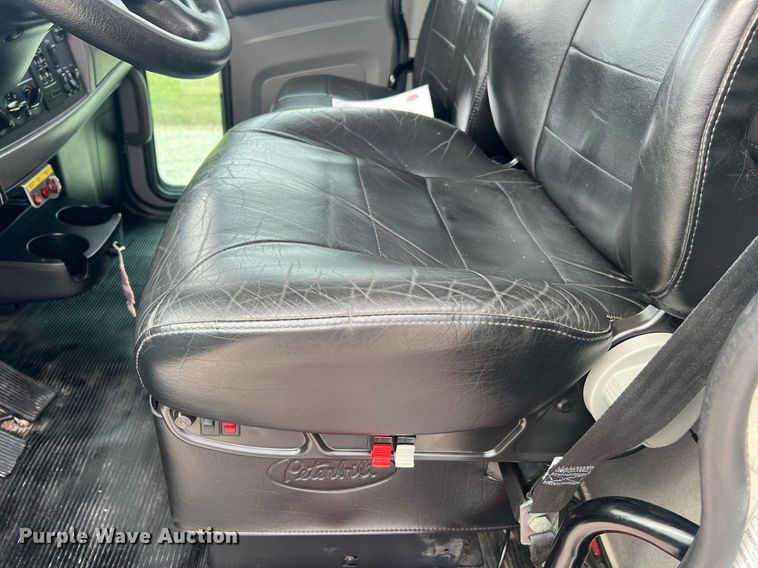 image for item NA9206 2019 Peterbilt 337 chassis lift truck