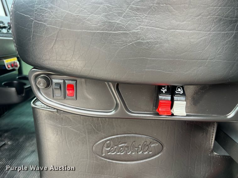 image for item NA9206 2019 Peterbilt 337 chassis lift truck