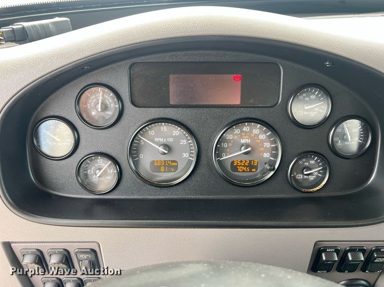 image for item NA9206 2019 Peterbilt 337 chassis lift truck