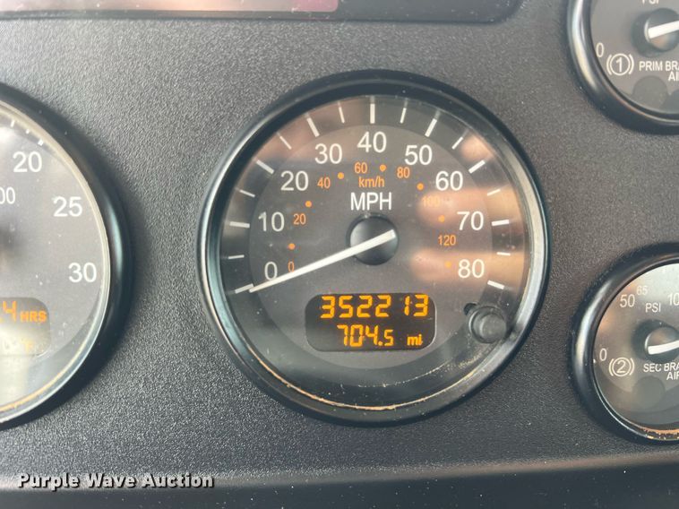 image for item NA9206 2019 Peterbilt 337 chassis lift truck