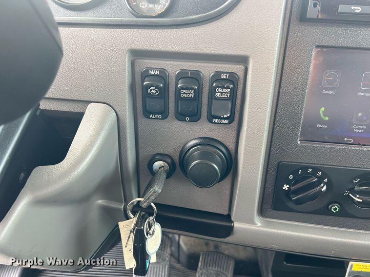 image for item NA9206 2019 Peterbilt 337 chassis lift truck