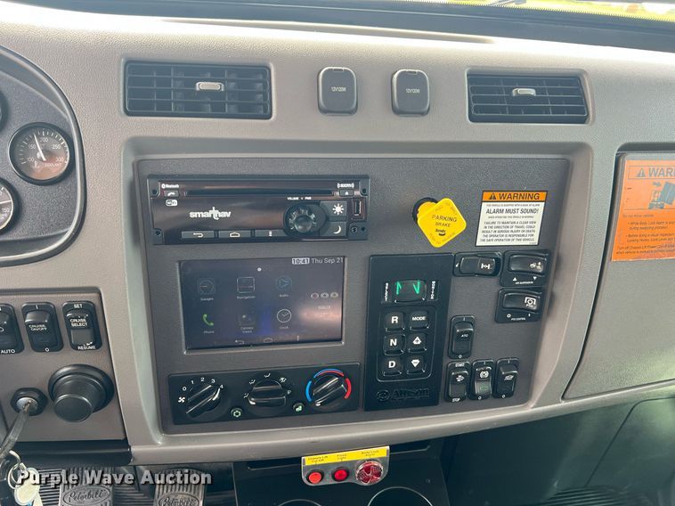 image for item NA9206 2019 Peterbilt 337 chassis lift truck