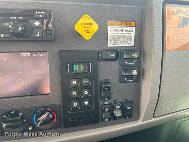 image for item NA9206 2019 Peterbilt 337 chassis lift truck