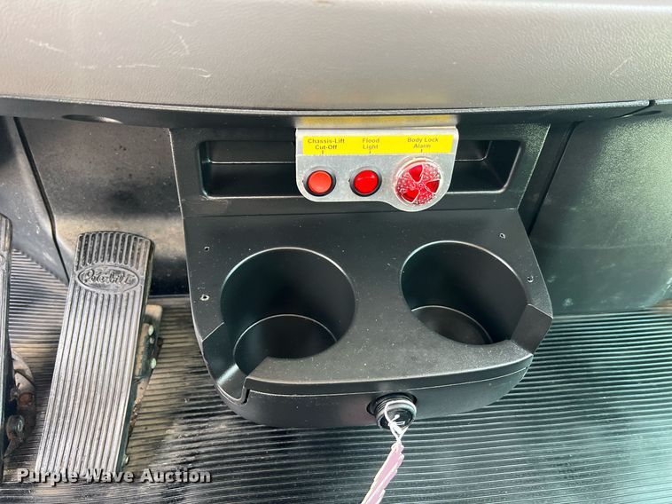 image for item NA9206 2019 Peterbilt 337 chassis lift truck