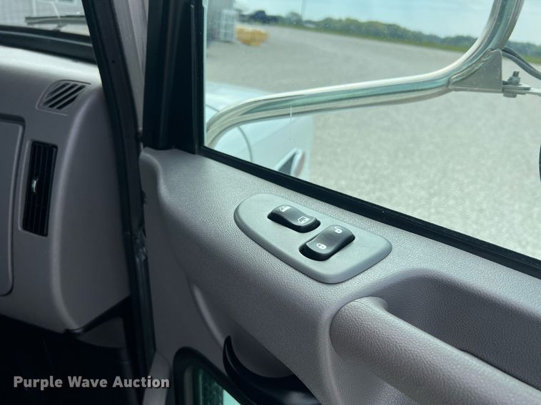 image for item NA9206 2019 Peterbilt 337 chassis lift truck