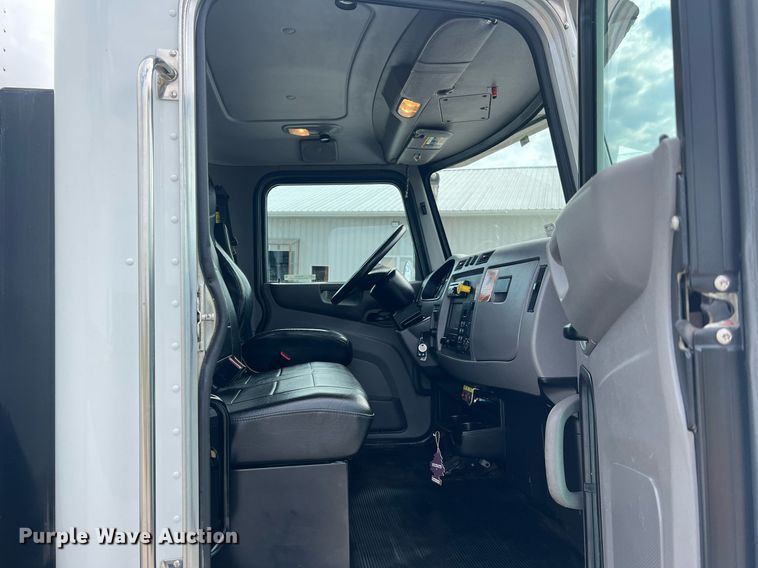 image for item NA9206 2019 Peterbilt 337 chassis lift truck