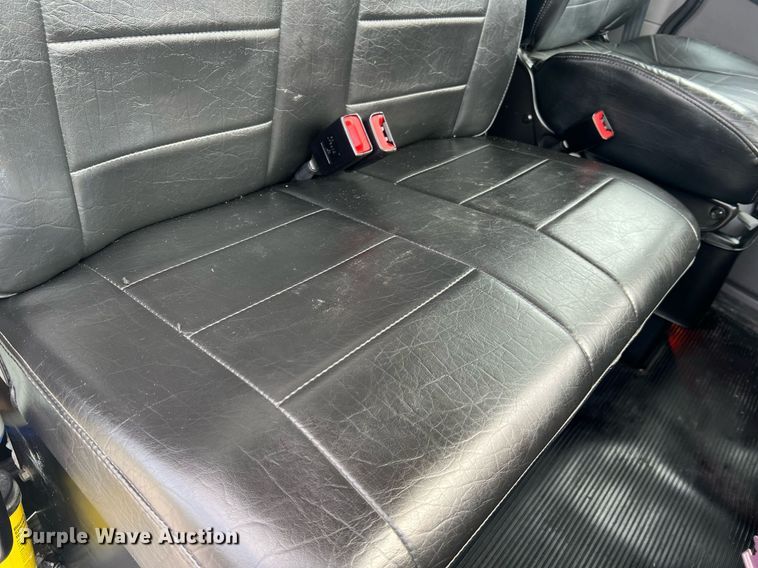 image for item NA9206 2019 Peterbilt 337 chassis lift truck