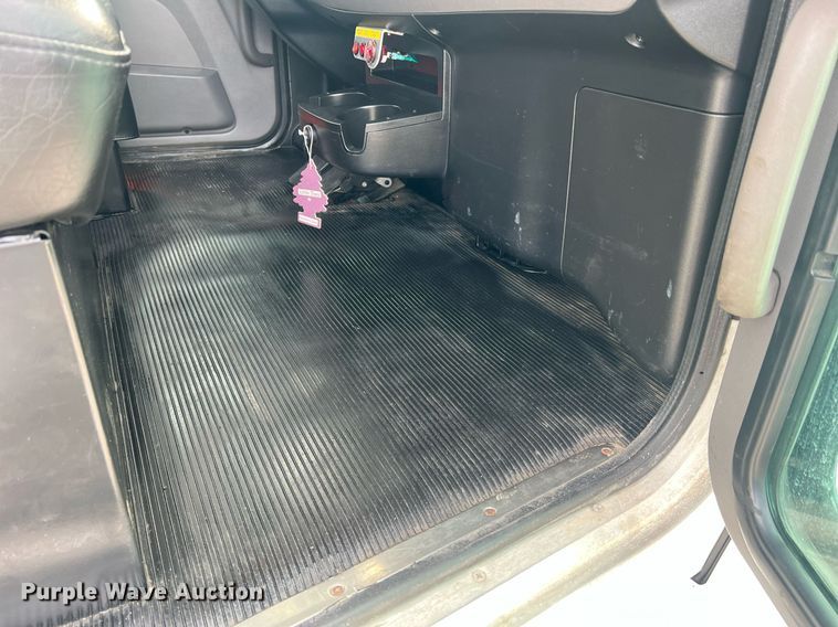 image for item NA9206 2019 Peterbilt 337 chassis lift truck