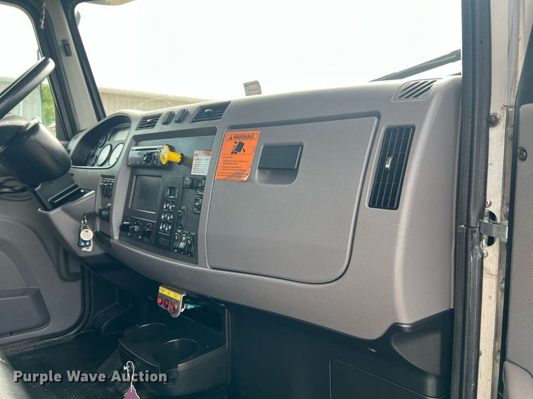 image for item NA9206 2019 Peterbilt 337 chassis lift truck