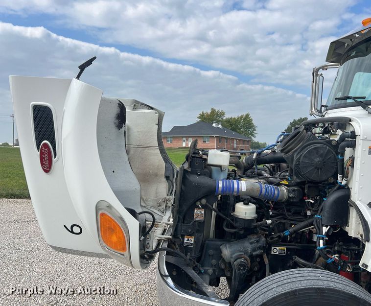 image for item NA9206 2019 Peterbilt 337 chassis lift truck