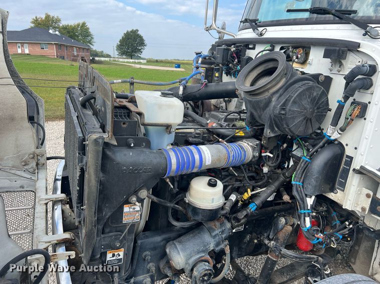 image for item NA9206 2019 Peterbilt 337 chassis lift truck