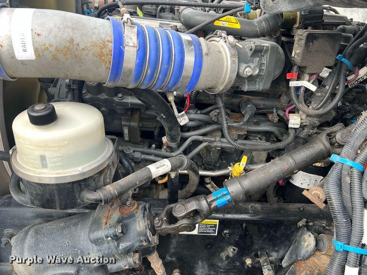 image for item NA9206 2019 Peterbilt 337 chassis lift truck