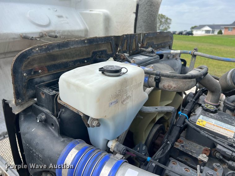 image for item NA9206 2019 Peterbilt 337 chassis lift truck