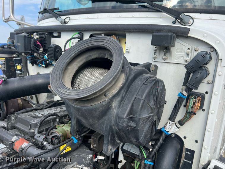 image for item NA9206 2019 Peterbilt 337 chassis lift truck