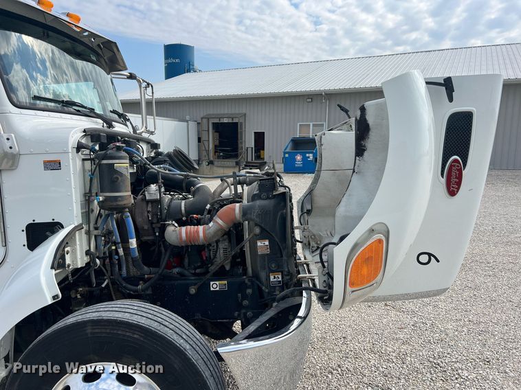 image for item NA9206 2019 Peterbilt 337 chassis lift truck